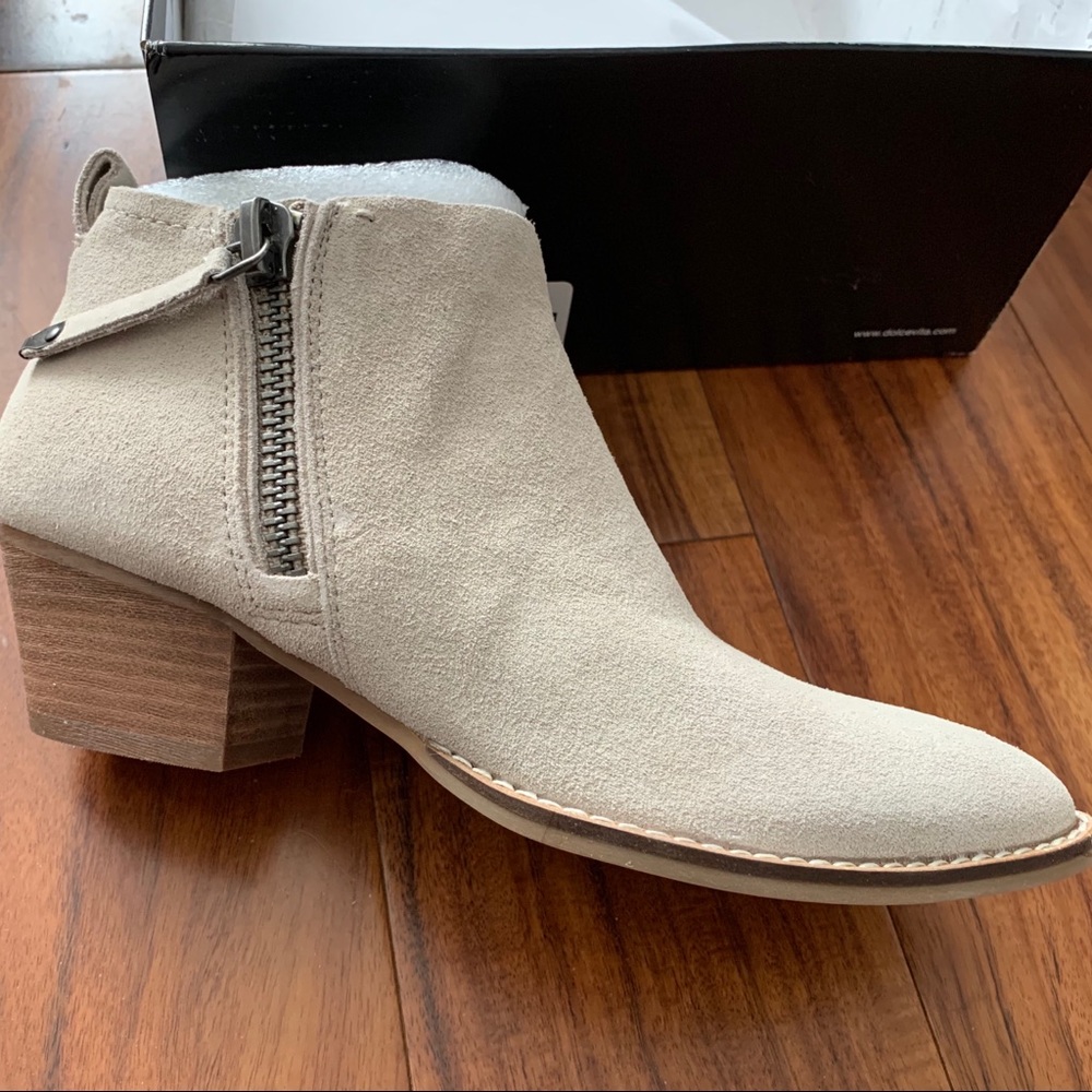 NWT Dolce Vita Saidi Light Taupe Suede Bootie 5.5